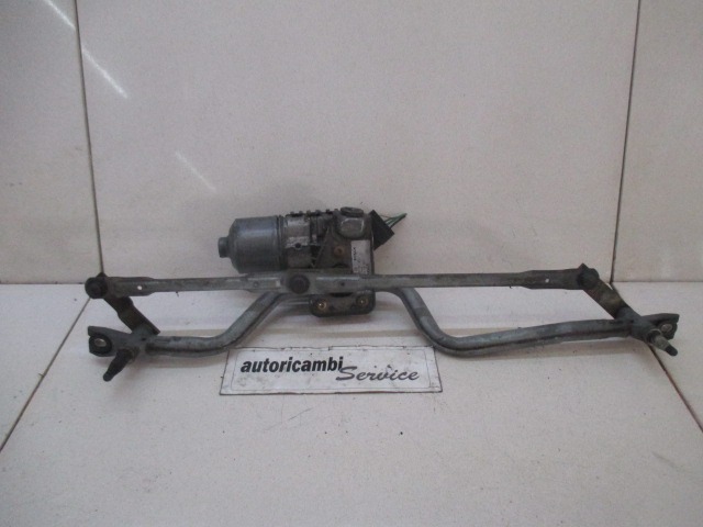 MOTORCEK PREDNJIH BRISALCEV OEM N. 8200258327 ORIGINAL REZERVNI DEL RENAULT CLIO BB CB MK2 R / CLIO STORIA (05/2001 - 2012) DIESEL LETNIK 2003