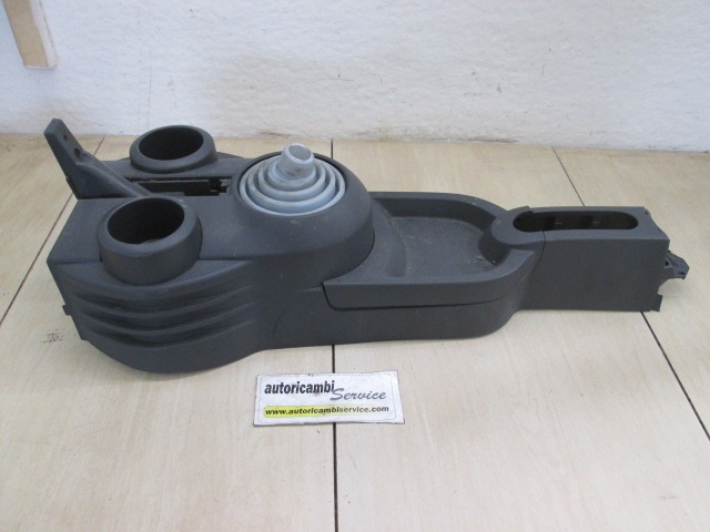 PLASTIKA MED SEDEZI BREZ NASLONJALA ROK OEM N. MN108248 ORIGINAL REZERVNI DEL MITSUBISHI COLT Z30 Z3_A Z2_A MK6 (2004 - 2009) BENZINA LETNIK 2006