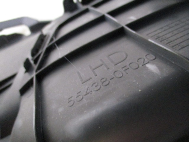PLASTIKA MED SEDEZI BREZ NASLONJALA ROK OEM N. 55438-0F020 ORIGINAL REZERVNI DEL TOYOTA VERSO P12 R2 (2009 - 2018) DIESEL LETNIK 2009