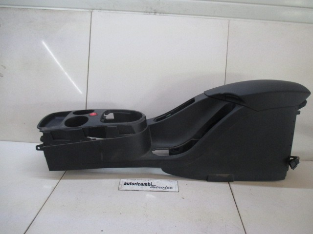 NASLON ZA ROKE/SREDINSKA KONZOLA OEM N. 5P0864251B ORIGINAL REZERVNI DEL SEAT ALTEA XL 5P5 (2007 - 02/2009) DIESEL LETNIK 2007