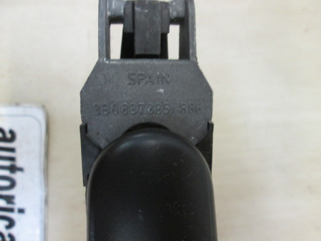 ZUNANJA KLJUKA ZADNJA LEVA VRATA OEM N. 3B0837885 ORIGINAL REZERVNI DEL SEAT IBIZA 6L1 MK3 (01/2002 - 01/2006) BENZINA LETNIK 2002