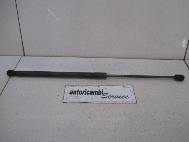 AMORTIZERJI POKROVA MOTORJA  OEM N. 24465295 ORIGINAL REZERVNI DEL OPEL ASTRA H A04 L48,L08,L35,L67 5P/3P/SW (2004 - 2007) DIESEL LETNIK 2005