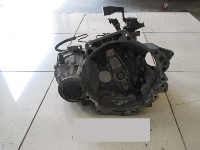 ROCNI MENJALNIK OEM N. 02J301107C ORIGINAL REZERVNI DEL AUDI A3 MK1 8L 8L1 3P/5P (1996 - 2000) DIESEL LETNIK 1997