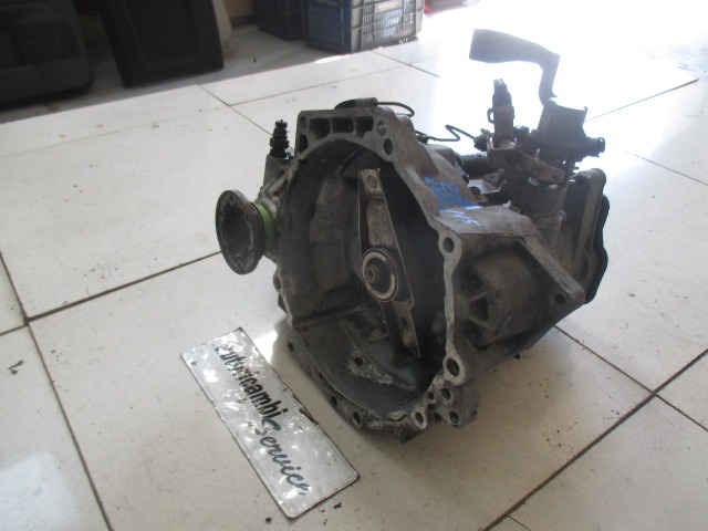 ROCNI MENJALNIK OEM N. 02J301107C ORIGINAL REZERVNI DEL AUDI A3 MK1 8L 8L1 3P/5P (1996 - 2000) DIESEL LETNIK 1997