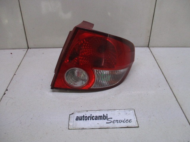 ZADNJI DESNI ZAROMETI OEM N. 924201C010 ORIGINAL REZERVNI DEL HYUNDAI GETZ TB (2002 - 02/2006) DIESEL LETNIK 2004