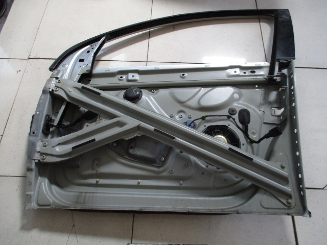 LEVA SPREDNJA VRATA VOZNIK OEM N. 1K4831301AB ORIGINAL REZERVNI DEL VOLKSWAGEN GOLF V 1K1 1K5 MK5 BER/SW (02/2004-11/2008) DIESEL LETNIK 2004