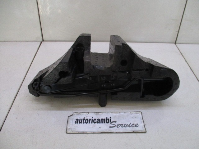 KOMPLET REZERVNEGA KOLESA OEM N. 8200153954 ORIGINAL REZERVNI DEL RENAULT MEGANE MK2 BM0/1 CM0/1 EM0/1 KM0/1 LM0/1 BER/GRANDTOUR  (10/2002 - 02/2006) DIESEL LETNIK 2004