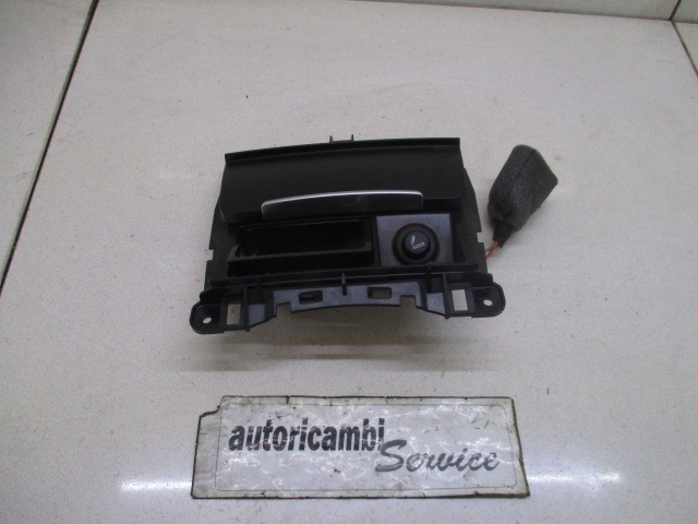 PEPELNIK / DRZALA ZA PIJACO OEM N. 8K0857951 ORIGINAL REZERVNI DEL AUDI A5 8T COUPE/5P (2007 - 2011) BENZINA LETNIK 2010