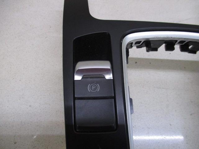 SREDINSKA KONZOLA  OEM N. 8K0864261 ORIGINAL REZERVNI DEL AUDI A5 8T COUPE/5P (2007 - 2011) BENZINA LETNIK 2010