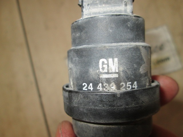 VODNA CRPALKA BRISALCEV OEM N. 24439254 ORIGINAL REZERVNI DEL OPEL ZAFIRA B A05 M75 (2005 - 2008) DIESEL LETNIK 2006