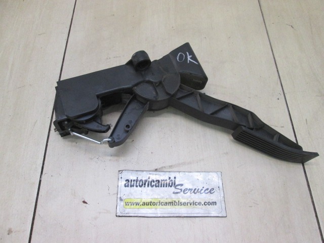 PEDALI OEM N. A1693000304 ORIGINAL REZERVNI DEL MERCEDES CLASSE B W245 T245 5P (2005 - 2011) DIESEL LETNIK 2006