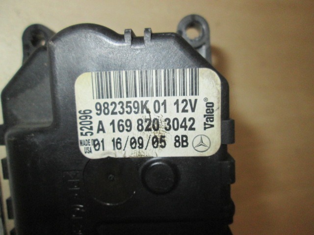 MOTORCEK OGREVANJA OEM N. A1698203042 ORIGINAL REZERVNI DEL MERCEDES CLASSE B W245 T245 5P (2005 - 2011) DIESEL LETNIK 2006