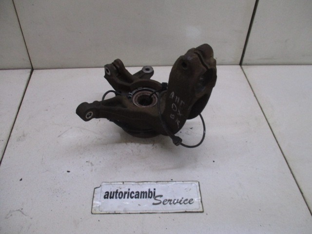 VRTLJIVI LEZAJ DESNO / PESTO KOLESA Z LEZAJEM SPREDAJ OEM N. 8200297033 ORIGINAL REZERVNI DEL RENAULT SCENIC/GRAND SCENIC JM0/1 MK2 (2003 - 2009) DIESEL LETNIK 2006