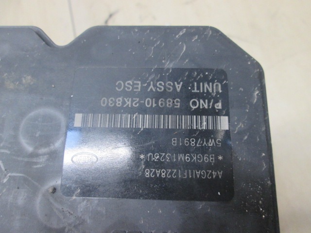 ABS AGREGAT S PUMPO OEM N. 589102K830 ORIGINAL REZERVNI DEL KIA SOUL AM MK1 (2008 - 2013) DIESEL LETNIK 2010