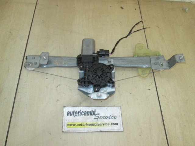 MEHANIZEM DVIGA ZADNJIH STEKEL  OEM N. 827009380R ORIGINAL REZERVNI DEL RENAULT CAPTUR J5 H5 (2013 - 2019) DIESEL LETNIK 2014