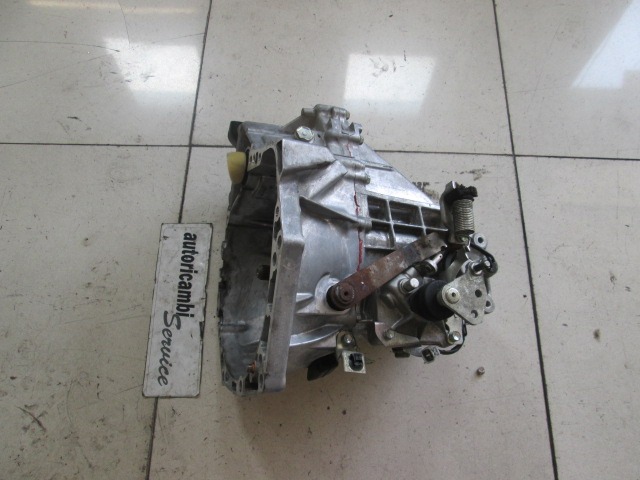 ROCNI MENJALNIK OEM N. 303000H010 ORIGINAL REZERVNI DEL TOYOTA AYGO B1 (2005 - 2009) BENZINA LETNIK 2008