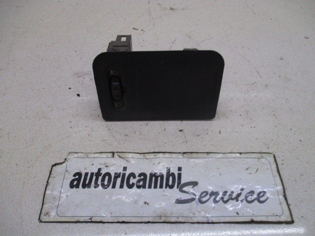 GLAVNO STIKALO LUCI OEM N. 8200060042 ORIGINAL REZERVNI DEL RENAULT CLIO BB CB MK2 R / CLIO STORIA (05/2001 - 2012) DIESEL LETNIK 2003