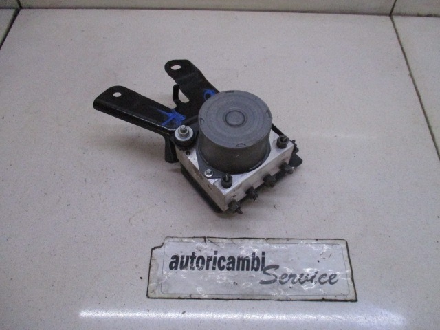 ABS AGREGAT S PUMPO OEM N. 44510-0H010 ORIGINAL REZERVNI DEL TOYOTA AYGO B1 (2005 - 2009) BENZINA LETNIK 2008