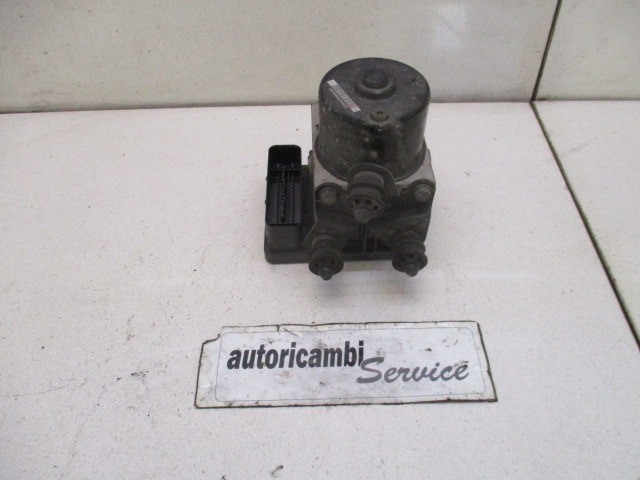 ABS AGREGAT S PUMPO OEM N. 1K0907379D ORIGINAL REZERVNI DEL AUDI A3 MK2 8P 8PA 8P1 (2003 - 2008)DIESEL LETNIK 2004