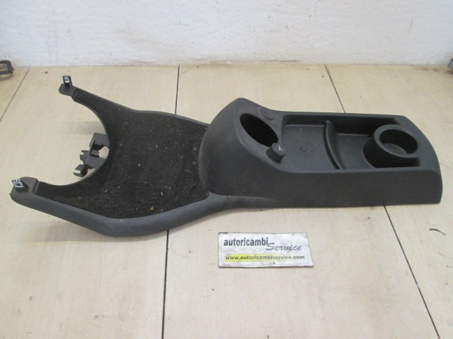 PLASTIKA MED SEDEZI BREZ NASLONJALA ROK OEM N. 968908480 ORIGINAL REZERVNI DEL CITROEN C4 PICASSO/GRAND PICASSO MK1 (2006 - 08/2013) DIESEL LETNIK 2009