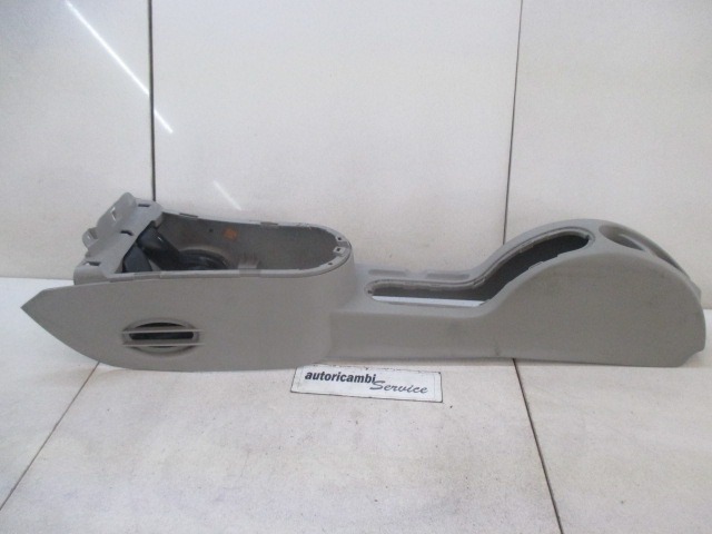 PLASTIKA MED SEDEZI BREZ NASLONJALA ROK OEM N. 9637999577 ORIGINAL REZERVNI DEL CITROEN C3 / PLURIEL MK1 (2002 - 09/2005) DIESEL LETNIK 2003