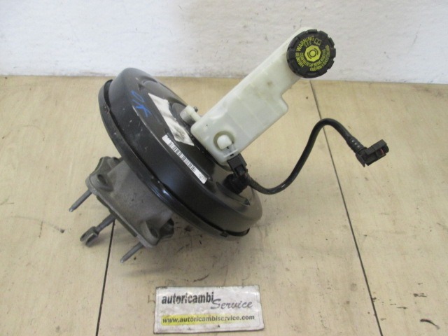 SERVO OJACEVALNIK ZAVOR S PUMPO OEM N. 472100005R ORIGINAL REZERVNI DEL RENAULT MEGANE MK3 BZ0/1 B3 DZ0/1 KZ0/1 BER/SPORTOUR/ESTATE (2009 - 2015) DIESEL LETNIK 2010