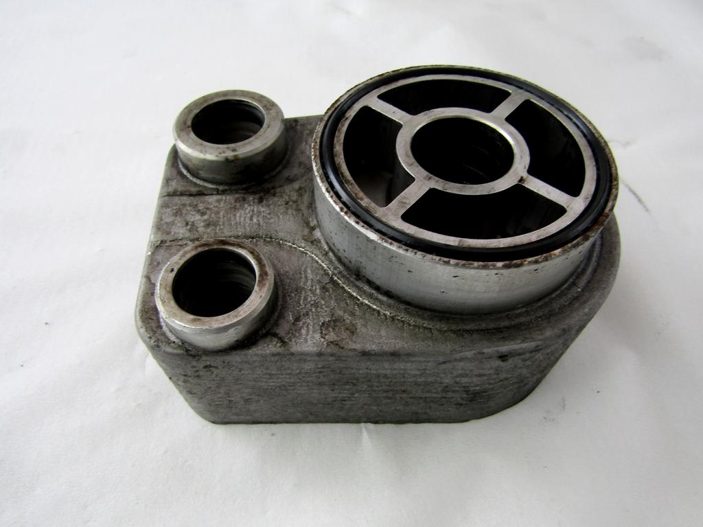 TOPLOTNI IZMENJEVALNIK/FILTER OLJA  OEM N. 8200779744 ORIGINAL REZERVNI DEL RENAULT MEGANE MK3 BZ0/1 B3 DZ0/1 KZ0/1 BER/SPORTOUR/ESTATE (2009 - 2015) DIESEL LETNIK 2010
