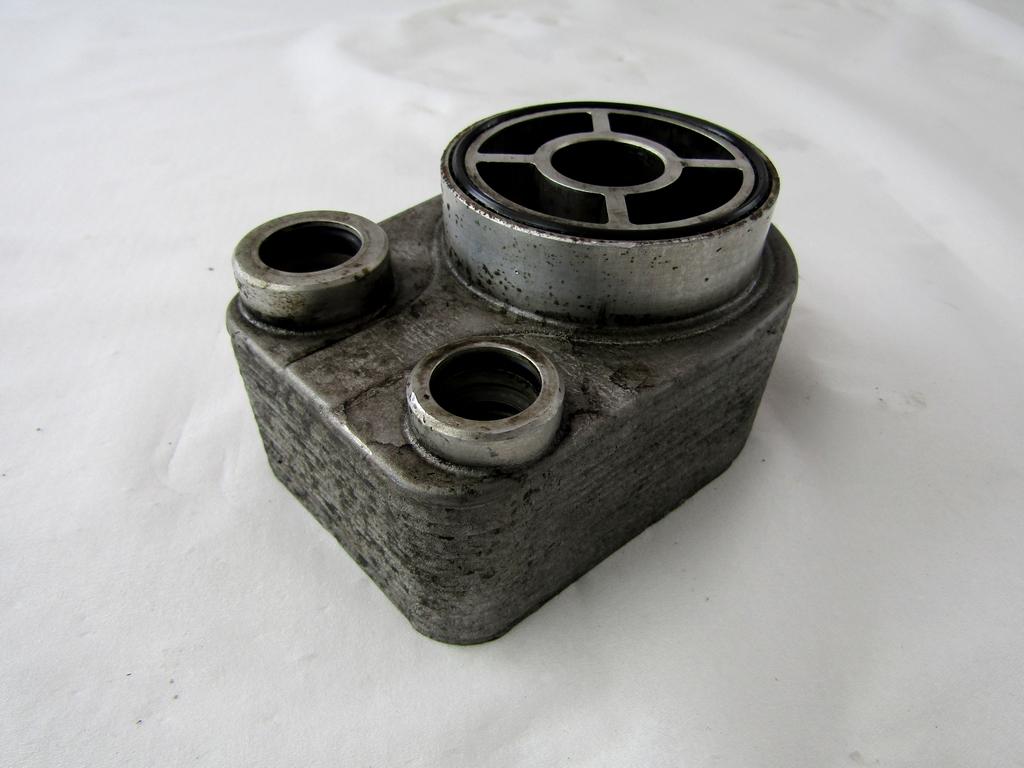 TOPLOTNI IZMENJEVALNIK/FILTER OLJA  OEM N. 8200779744 ORIGINAL REZERVNI DEL RENAULT MEGANE MK3 BZ0/1 B3 DZ0/1 KZ0/1 BER/SPORTOUR/ESTATE (2009 - 2015) DIESEL LETNIK 2010