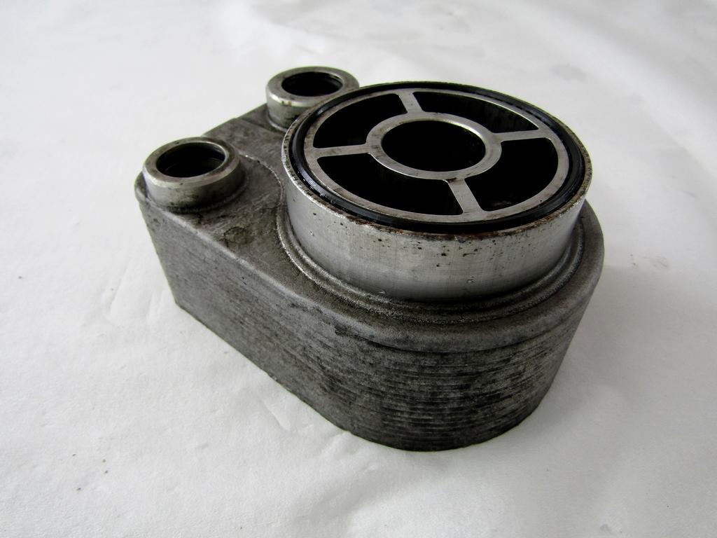 TOPLOTNI IZMENJEVALNIK/FILTER OLJA  OEM N. 8200779744 ORIGINAL REZERVNI DEL RENAULT MEGANE MK3 BZ0/1 B3 DZ0/1 KZ0/1 BER/SPORTOUR/ESTATE (2009 - 2015) DIESEL LETNIK 2010