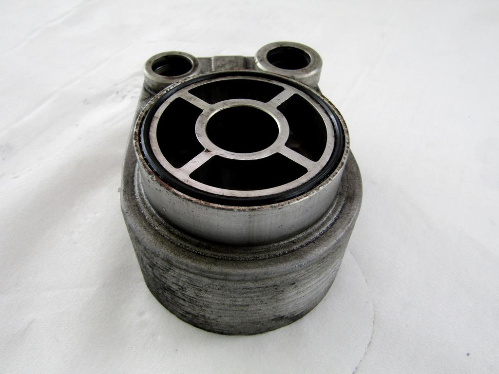 TOPLOTNI IZMENJEVALNIK/FILTER OLJA  OEM N. 8200779744 ORIGINAL REZERVNI DEL RENAULT MEGANE MK3 BZ0/1 B3 DZ0/1 KZ0/1 BER/SPORTOUR/ESTATE (2009 - 2015) DIESEL LETNIK 2010