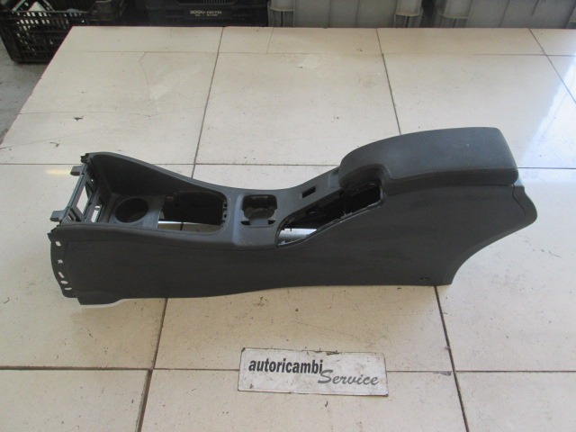 NASLON ZA ROKE/SREDINSKA KONZOLA OEM N. 969100017R ORIGINAL REZERVNI DEL RENAULT MEGANE MK3 BZ0/1 B3 DZ0/1 KZ0/1 BER/SPORTOUR/ESTATE (2009 - 2015) DIESEL LETNIK 2010