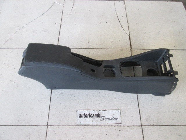 NASLON ZA ROKE/SREDINSKA KONZOLA OEM N. 969100017R ORIGINAL REZERVNI DEL RENAULT MEGANE MK3 BZ0/1 B3 DZ0/1 KZ0/1 BER/SPORTOUR/ESTATE (2009 - 2015) DIESEL LETNIK 2010