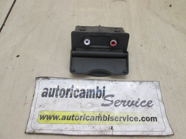 USB / AUX OEM N. 280230001R ORIGINAL REZERVNI DEL RENAULT MEGANE MK3 BZ0/1 B3 DZ0/1 KZ0/1 BER/SPORTOUR/ESTATE (2009 - 2015) DIESEL LETNIK 2010