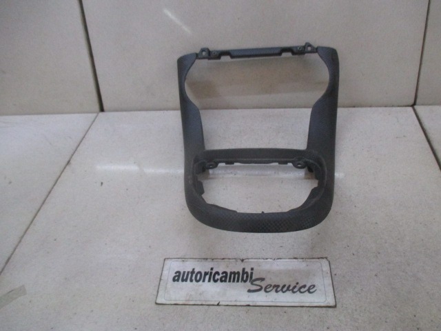 SREDINSKA KONZOLA  OEM N. 735431188 ORIGINAL REZERVNI DEL FIAT BRAVO 198 (02/2007 - 2010) BENZINA LETNIK 2008