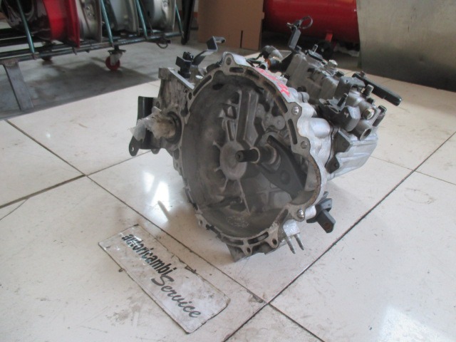 ROCNI MENJALNIK OEM N. P61759-206281 ORIGINAL REZERVNI DEL HYUNDAI GETZ TB R (02/2006 - 2008) DIESEL LETNIK 2007