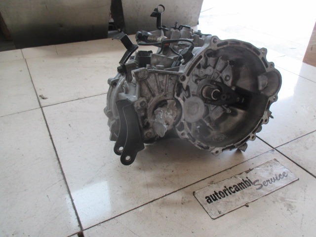 ROCNI MENJALNIK OEM N. P61759-206281 ORIGINAL REZERVNI DEL HYUNDAI GETZ TB R (02/2006 - 2008) DIESEL LETNIK 2007