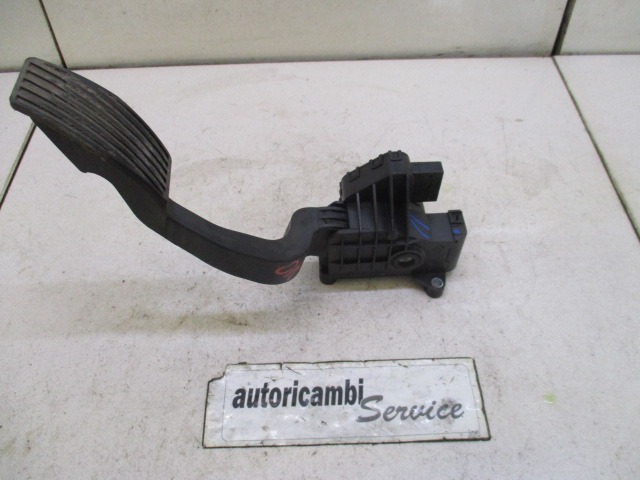 PEDALI OEM N. 55702020 ORIGINAL REZERVNI DEL OPEL CORSA D S07 (2006 - 2011) BENZINA LETNIK 2008