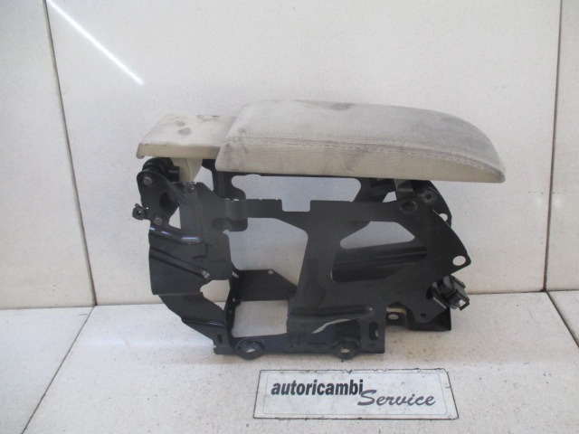 NASLON ZA ROKE/SREDINSKA KONZOLA OEM N. 1C0864206 ORIGINAL REZERVNI DEL VOLKSWAGEN NEW BEETLE 9C1 1C1 1Y7 (1999 - 2006) DIESEL LETNIK 2004