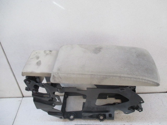 NASLON ZA ROKE/SREDINSKA KONZOLA OEM N. 1C0864206 ORIGINAL REZERVNI DEL VOLKSWAGEN NEW BEETLE 9C1 1C1 1Y7 (1999 - 2006) DIESEL LETNIK 2004