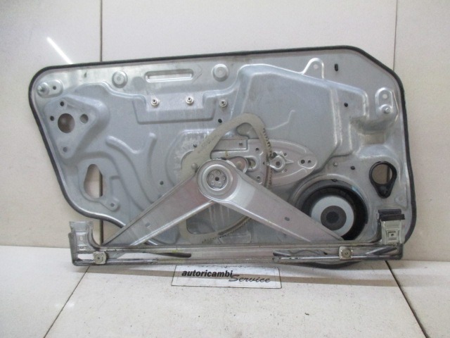 MEHANIZEM VETROBRANSKEGA STEKLA PREDNJIH VRAT OEM N. 8679081 ORIGINAL REZERVNI DEL VOLVO V50 545 (2004 - 05/2007) DIESEL LETNIK 2005