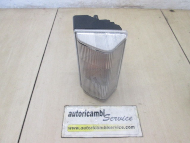 SPREDNJI INDIKATOR OEM N. 7123543112 ORIGINAL REZERVNI DEL IVECO EUROSTAR (1993 - 2002)DIESEL LETNIK 1993