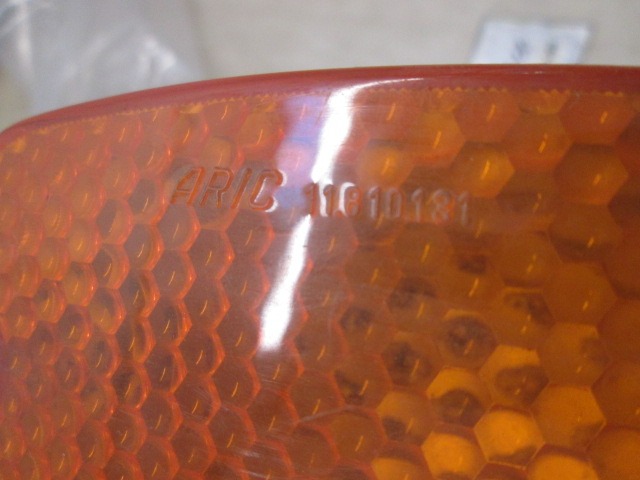 SPREDNJI INDIKATOR OEM N. 11810131 ORIGINAL REZERVNI DEL FIAT 600T 850T (1964 - 1976)BENZINA LETNIK 1964