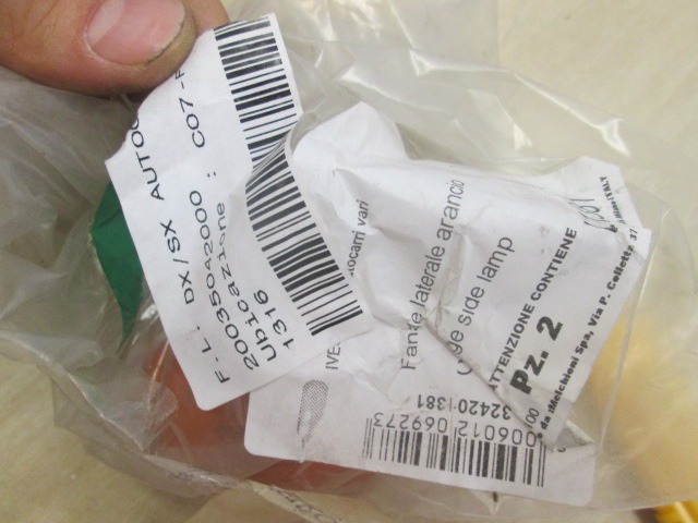 SPREDNJI INDIKATOR OEM N. 33817131 ORIGINAL REZERVNI DEL IVECO SERIE 190 260 330 (1979 - 1993)DIESEL LETNIK 1987