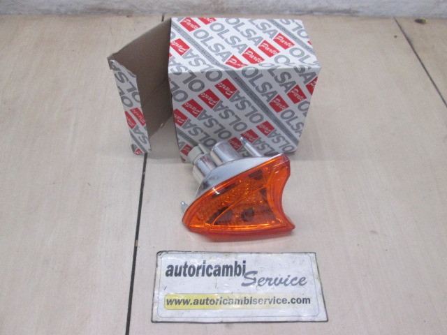 SPREDNJI INDIKATOR OEM N. 42555042 ORIGINAL REZERVNI DEL IVECO STRALIS MK1 R (2007 - 2012)DIESEL LETNIK 2007