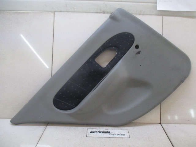 VRATNI PANEL OEM N. PNPSTRNCLIOBBMK2RBR5P ORIGINAL REZERVNI DEL RENAULT CLIO BB CB MK2 R / CLIO STORIA (05/2001 - 2012) BENZINA LETNIK 2002