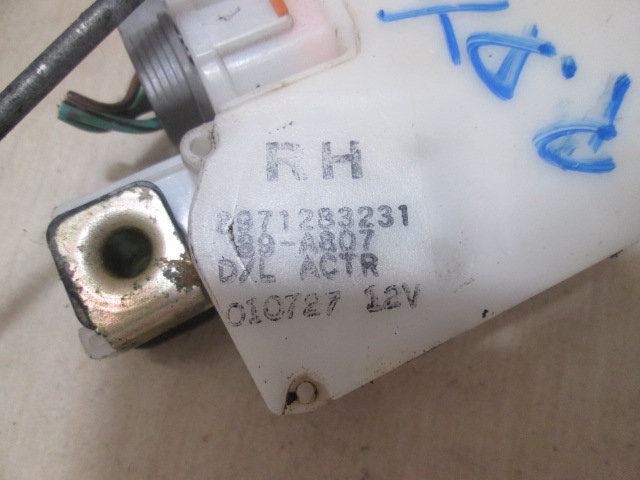 CENTRALNO ZAKLEPANJE ZADNJIH DESNIH VRAT OEM N. 8971283231 ORIGINAL REZERVNI DEL ISUZU TROOPER MK3 (2001 - 2003) DIESEL LETNIK 2001