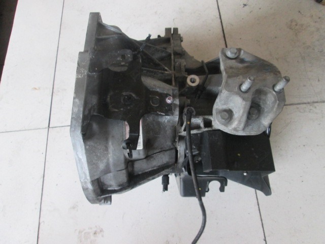 ROCNI MENJALNIK OEM N. 10105 Cambio meccanico ORIGINAL REZERVNI DEL FORD FIESTA CB1 CNN MK6 (09/2008 - 11/2012) DIESEL LETNIK 2011