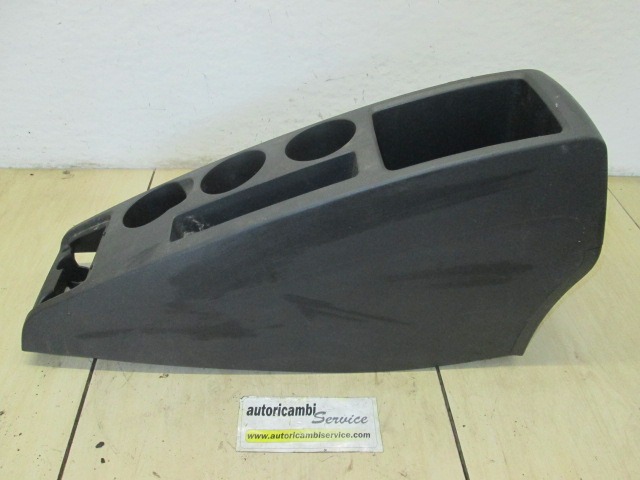 PLASTIKA MED SEDEZI BREZ NASLONJALA ROK OEM N. 589010F010B0 ORIGINAL REZERVNI DEL TOYOTA COROLLA VERSO ZER ZZE12 R1 (2004 - 2009) BENZINA LETNIK 2005