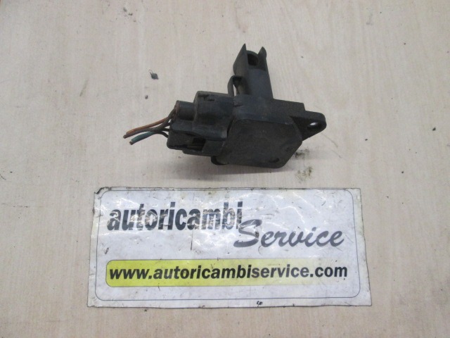 MERILNIK PRETOKA ZRAKA / MERILNIK MASE ZRAKA OEM N. 2220405010 ORIGINAL REZERVNI DEL TOYOTA COROLLA VERSO ZER ZZE12 R1 (2004 - 2009) BENZINA LETNIK 2005