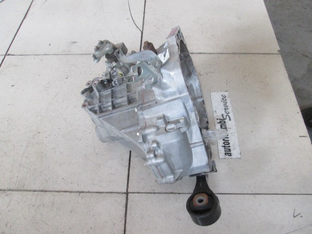 ROCNI MENJALNIK OEM N. 3034052030 ORIGINAL REZERVNI DEL TOYOTA YARIS P9 MK2 (01/2006 - 2009) BENZINA LETNIK 2007